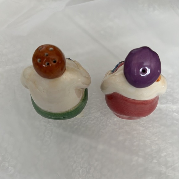 Vintage shower time salt & pepper shaker - Picture 2 of 3